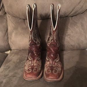 Low price TODAY ONLY! Square toe justin boots!